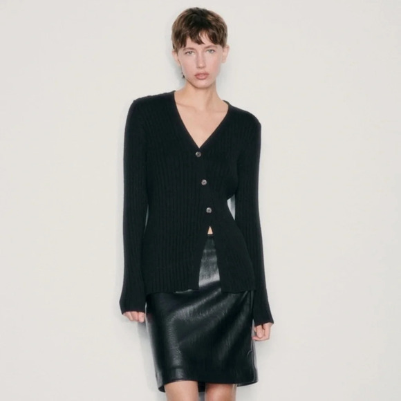 Zara NWT Wool Blend Asymmetrical Button Ribbed Knit Cardigan Sweater Black Small - Picture 1 of 10